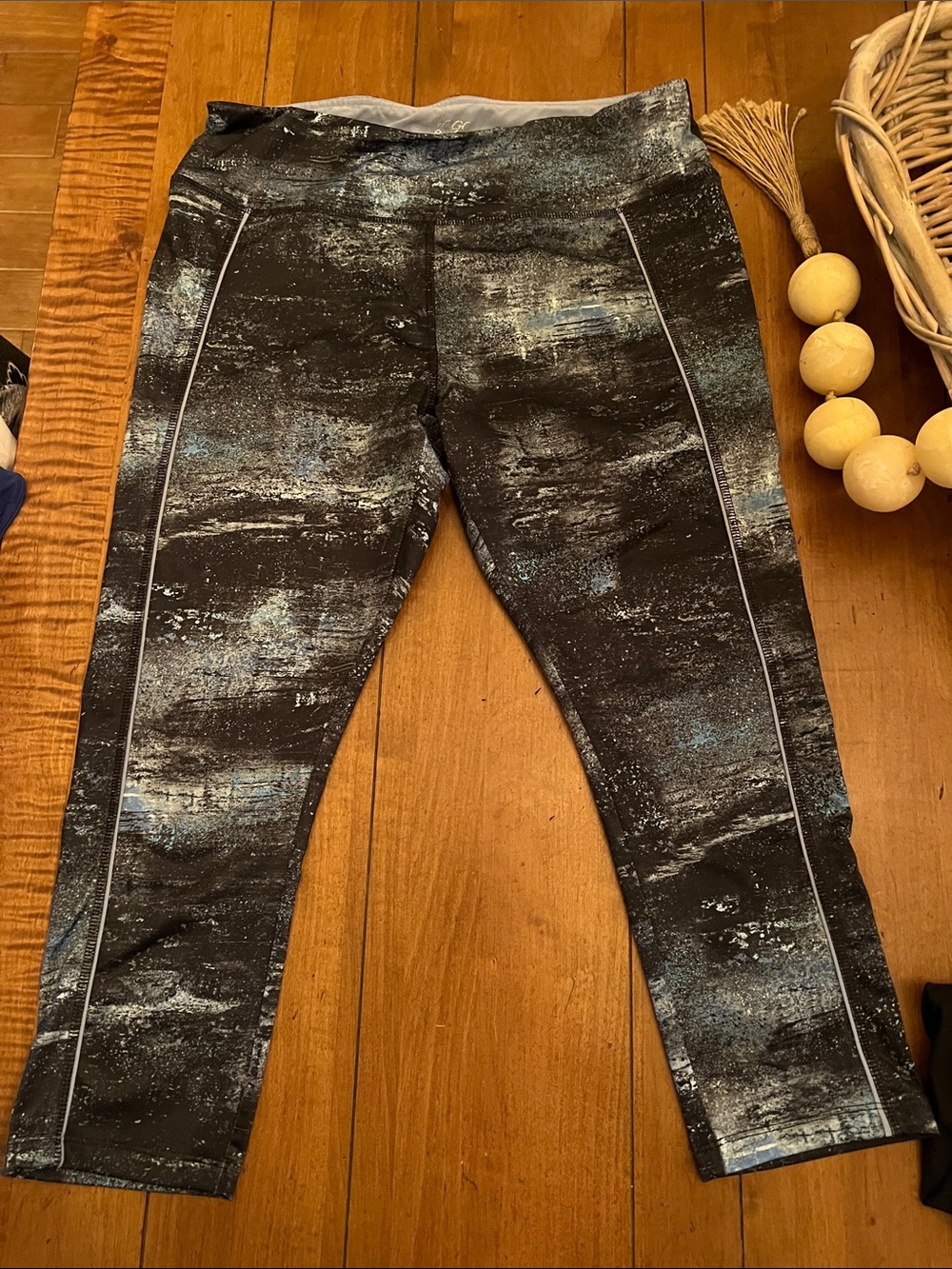 VOGO Athletica Black & Blue Abstract Girls' Active Leggings